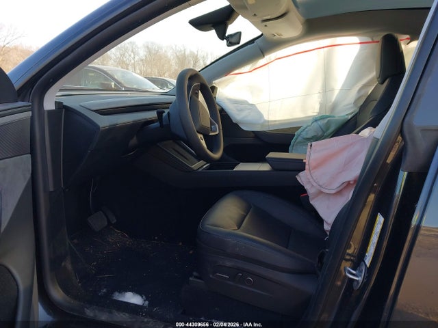 2026 TESLA MODEL Y 7SAYGDED6TF462895 Photo 4