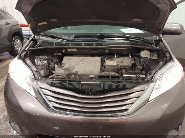5TDKK3DC5FS565469 Toyota Sienna Le 8 Passenger
