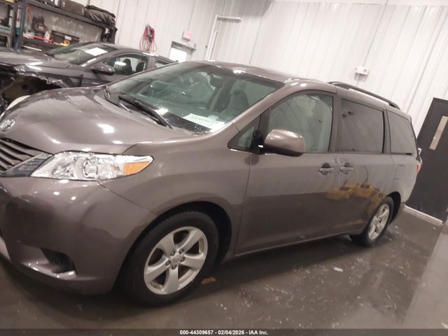 5TDKK3DC5FS565469 Toyota Sienna Le 8 Passenger