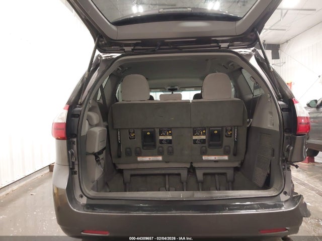5TDKK3DC5FS565469 Toyota Sienna Le 8 Passenger