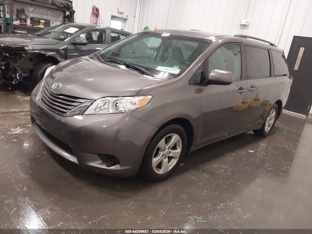 5TDKK3DC5FS565469 Toyota Sienna Le 8 Passenger