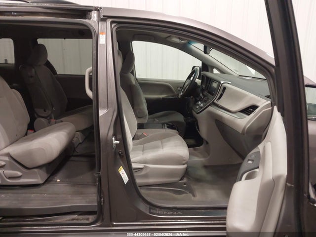5TDKK3DC5FS565469 Toyota Sienna Le 8 Passenger