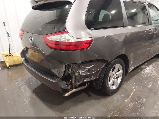 5TDKK3DC5FS565469 Toyota Sienna Le 8 Passenger