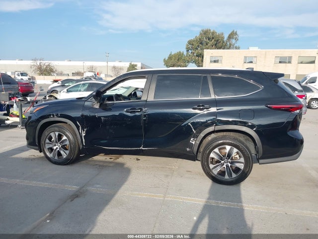 5TDKDRAHXRS534414 Toyota Highlander Xle