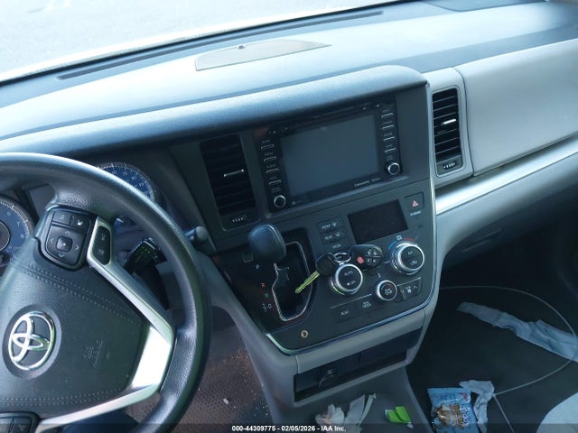 Toyota Sienna Le 8 Passenger 2018 5TDKZ3DC7JS902633 Image 11