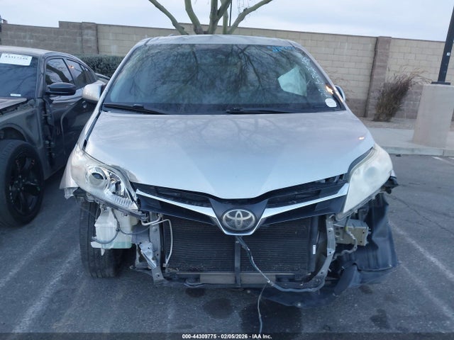 Toyota Sienna Le 8 Passenger 2018 5TDKZ3DC7JS902633 Image 12