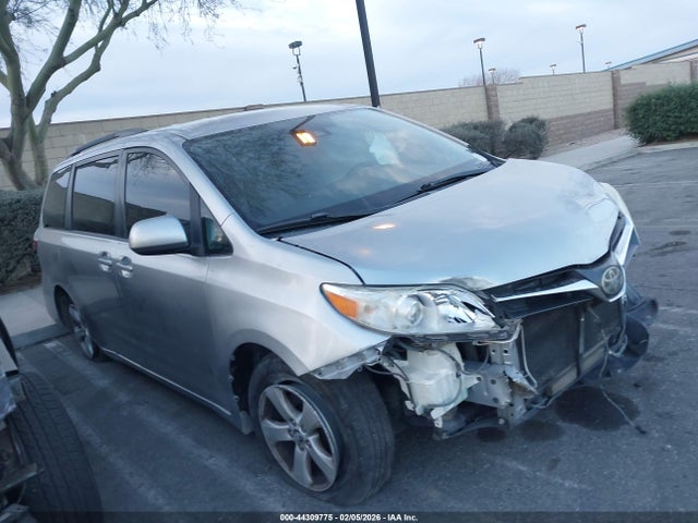 Toyota Sienna Le 8 Passenger 2018 5TDKZ3DC7JS902633 Image 13