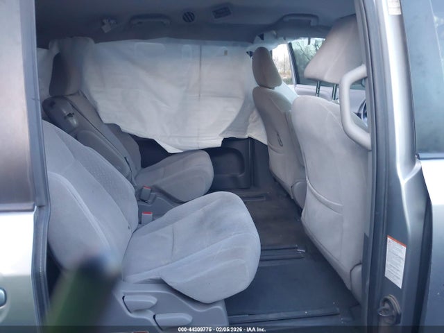 Toyota Sienna Le 8 Passenger 2018 5TDKZ3DC7JS902633 Image 8