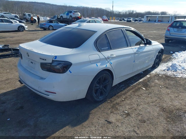 2018 BMW 330I WBA8D9G52JNU66835 Photo 3