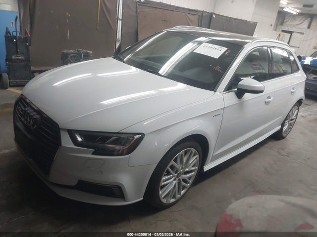 2018 AUDI A3 E-TRON WAUTPBFF2JA076800 Photo 1