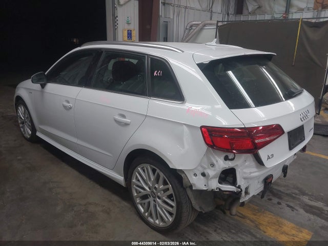 2018 AUDI A3 E-TRON WAUTPBFF2JA076800 Photo 2