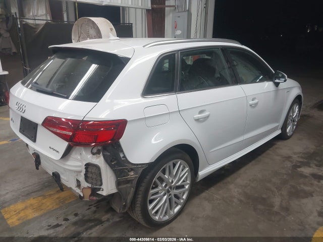 2018 AUDI A3 E-TRON WAUTPBFF2JA076800 Photo 3