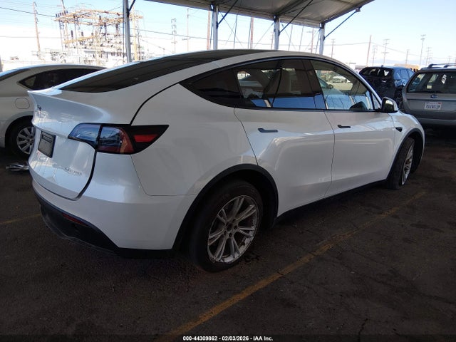 2023 TESLA MODEL Y 7SAYGDEE1PA154304 Photo 3