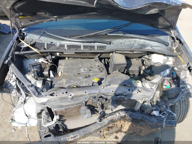 5TDYK3DC4FS685323 Toyota Sienna Xle 8 Passenger