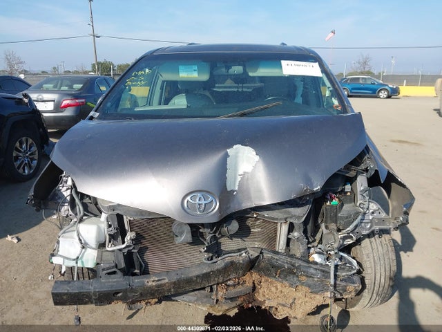 5TDYK3DC4FS685323 Toyota Sienna Xle 8 Passenger