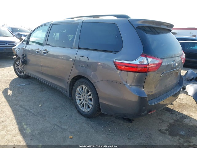5TDYK3DC4FS685323 Toyota Sienna Xle 8 Passenger