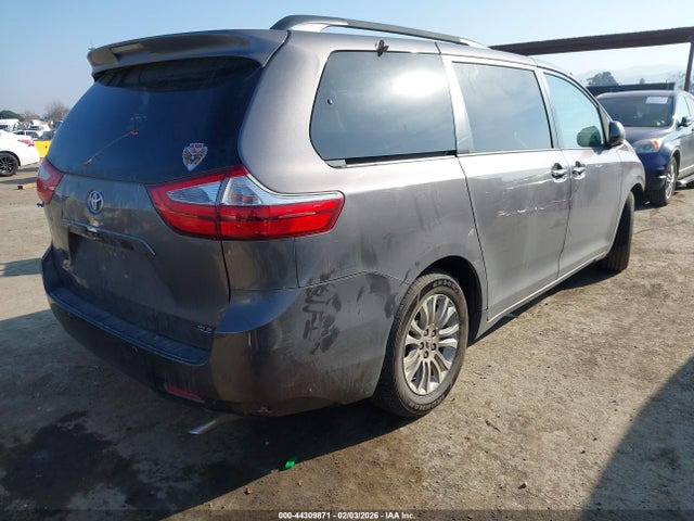 5TDYK3DC4FS685323 Toyota Sienna Xle 8 Passenger