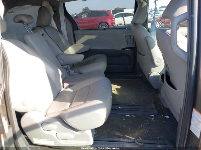 5TDYK3DC4FS685323 Toyota Sienna Xle 8 Passenger