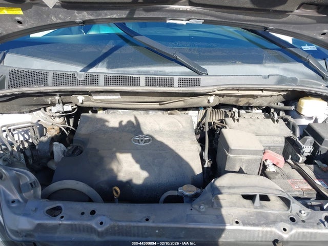 5TDYK3DC5GS715284 Toyota Sienna Xle 8 Passenger