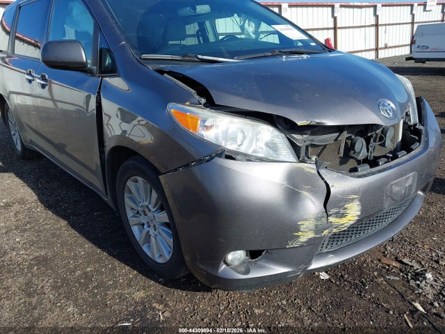 5TDYK3DC5GS715284 Toyota Sienna Xle 8 Passenger