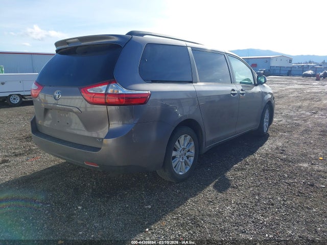 5TDYK3DC5GS715284 Toyota Sienna Xle 8 Passenger