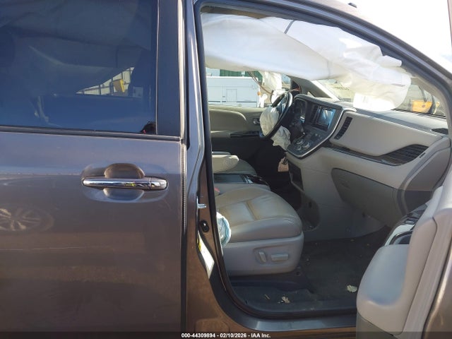 5TDYK3DC5GS715284 Toyota Sienna Xle 8 Passenger