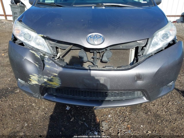5TDYK3DC5GS715284 Toyota Sienna Xle 8 Passenger