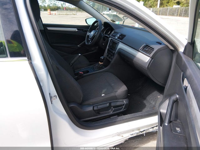 Продажа на аукционе авто 2016 Volkswagen Passat 1.8t S, vin: 1VWAT7A39GC010223, номер лота: 44309972