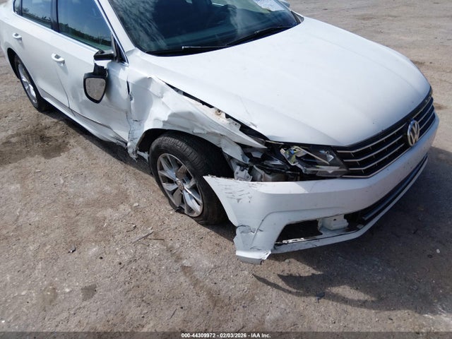 Продажа на аукционе авто 2016 Volkswagen Passat 1.8t S, vin: 1VWAT7A39GC010223, номер лота: 44309972