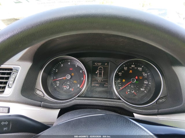 Продажа на аукционе авто 2016 Volkswagen Passat 1.8t S, vin: 1VWAT7A39GC010223, номер лота: 44309972