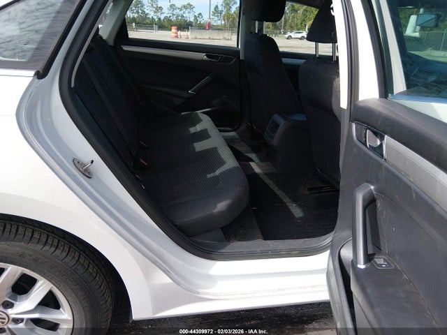 Продажа на аукционе авто 2016 Volkswagen Passat 1.8t S, vin: 1VWAT7A39GC010223, номер лота: 44309972