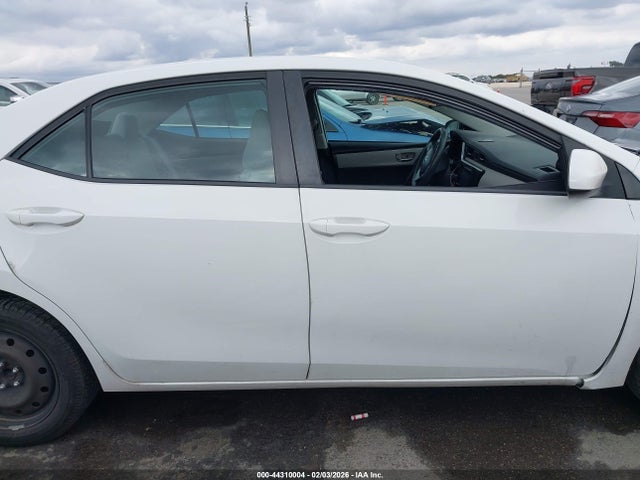 Toyota COROLLA LE 2018 5YFBURHE2JP814272 Image 13