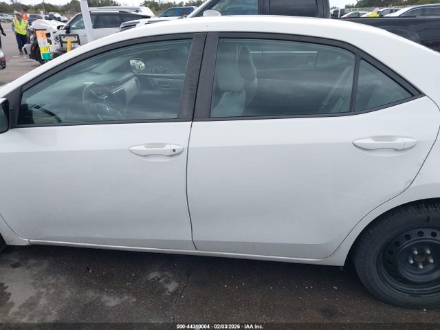 Toyota COROLLA LE 2018 5YFBURHE2JP814272 Image 14