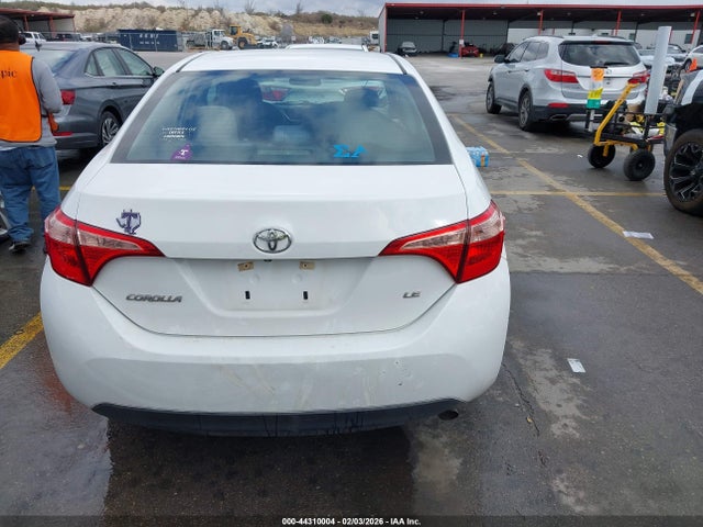 Toyota COROLLA LE 2018 5YFBURHE2JP814272 Image 16