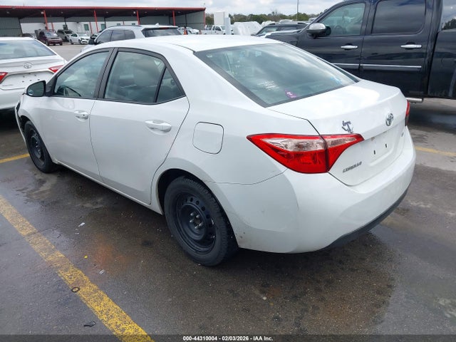 Toyota COROLLA LE 2018 5YFBURHE2JP814272 Image 3