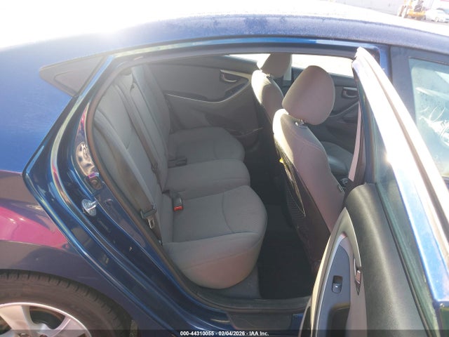 5NPDH4AE6FH560841 Hyundai ELANTRA SE