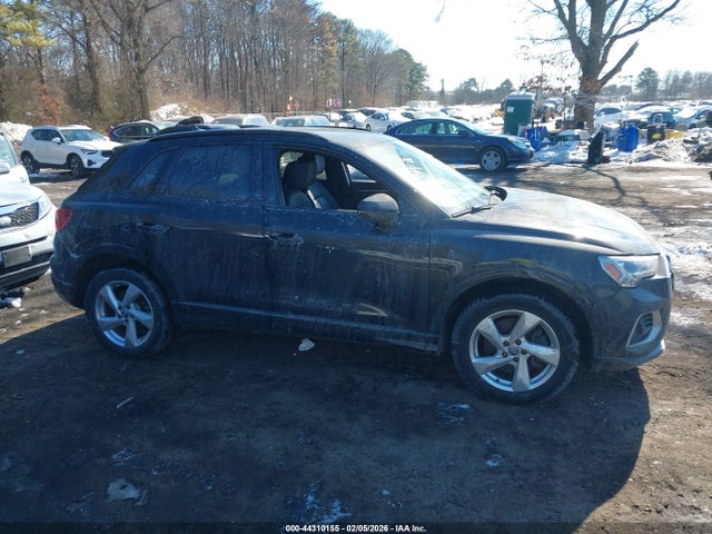 2020 Audi Q3 Premium Plus 45 Tfsi Quattro Tiptronic მანქანა იყიდება აუქციონზე, vin: WA1BECF37L1040601, აუქციონის ნომერი: 44310155