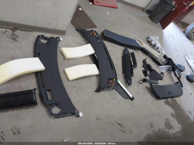 JTDKARFU4L3107043 Toyota Prius Limited
