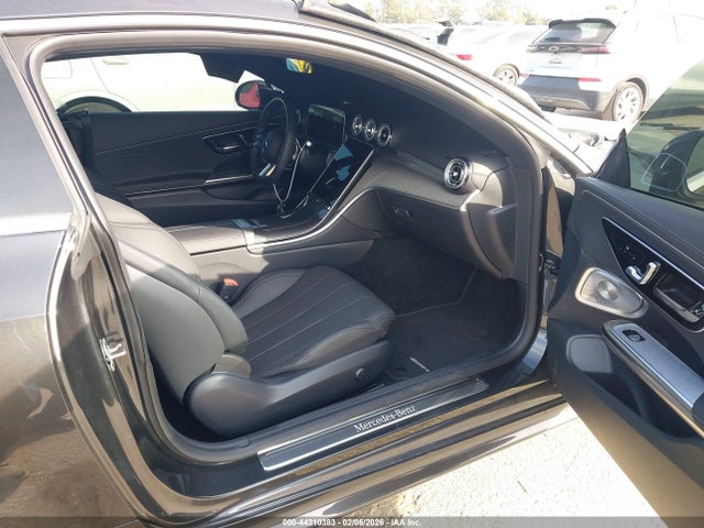 W1KMJ4HB6SF057045 Mercedes-Benz Cle 300 4matic