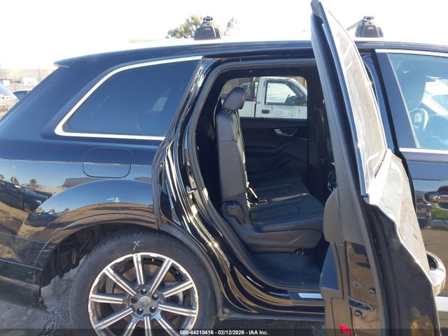 Audi Q7 3.0t Premium 2017 WA1LAAF79HD024249 Image 8