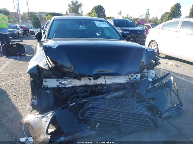 2017 LEXUS IS 200T JTHBA1D25H5043771 Photo 5