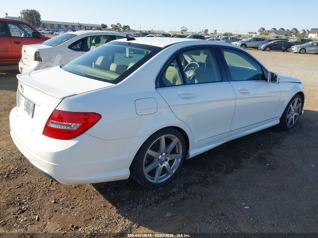 Aukcja sprzedaży 2014 Mercedes-benz C 250 Sport, vin: WDDGF4HB2EA953651, numer aukcji: 44310616