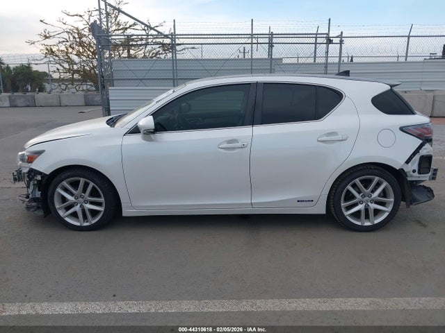 Lexus CT 200H 2017 JTHKD5BH5H2291915 Image 15