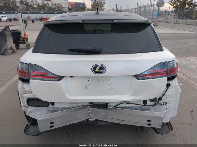 Lexus CT 200H 2017 JTHKD5BH5H2291915 Image 17