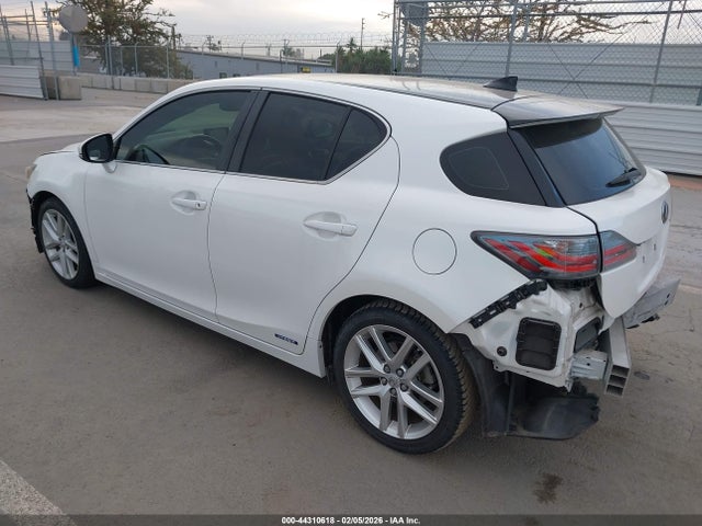 Lexus CT 200H 2017 JTHKD5BH5H2291915 Image 3
