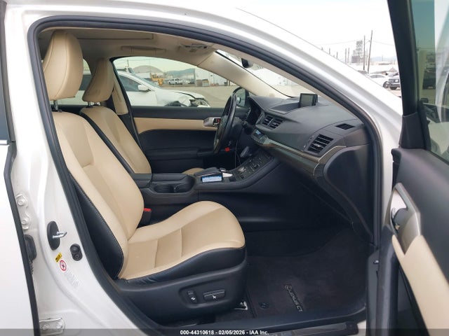 Lexus CT 200H 2017 JTHKD5BH5H2291915 Image 5