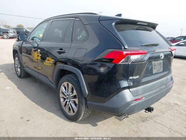 Toyota Rav4 Xle Premium 2019 2T3C1RFV3KC030997 Image 3