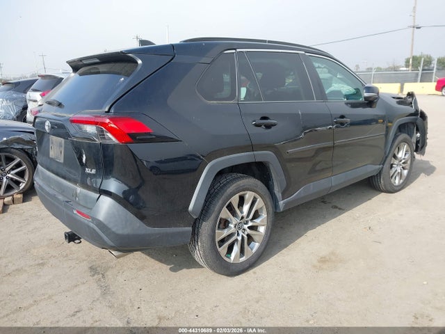Toyota Rav4 Xle Premium 2019 2T3C1RFV3KC030997 Image 4