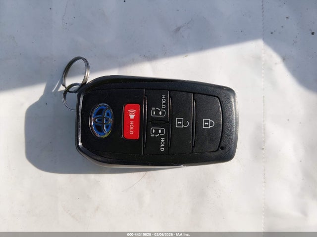 Toyota SIENNA LE 2024 5TDBSKFC6RS134974 Image 11