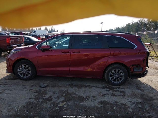 Toyota SIENNA LE 2024 5TDBSKFC6RS134974 Image 14